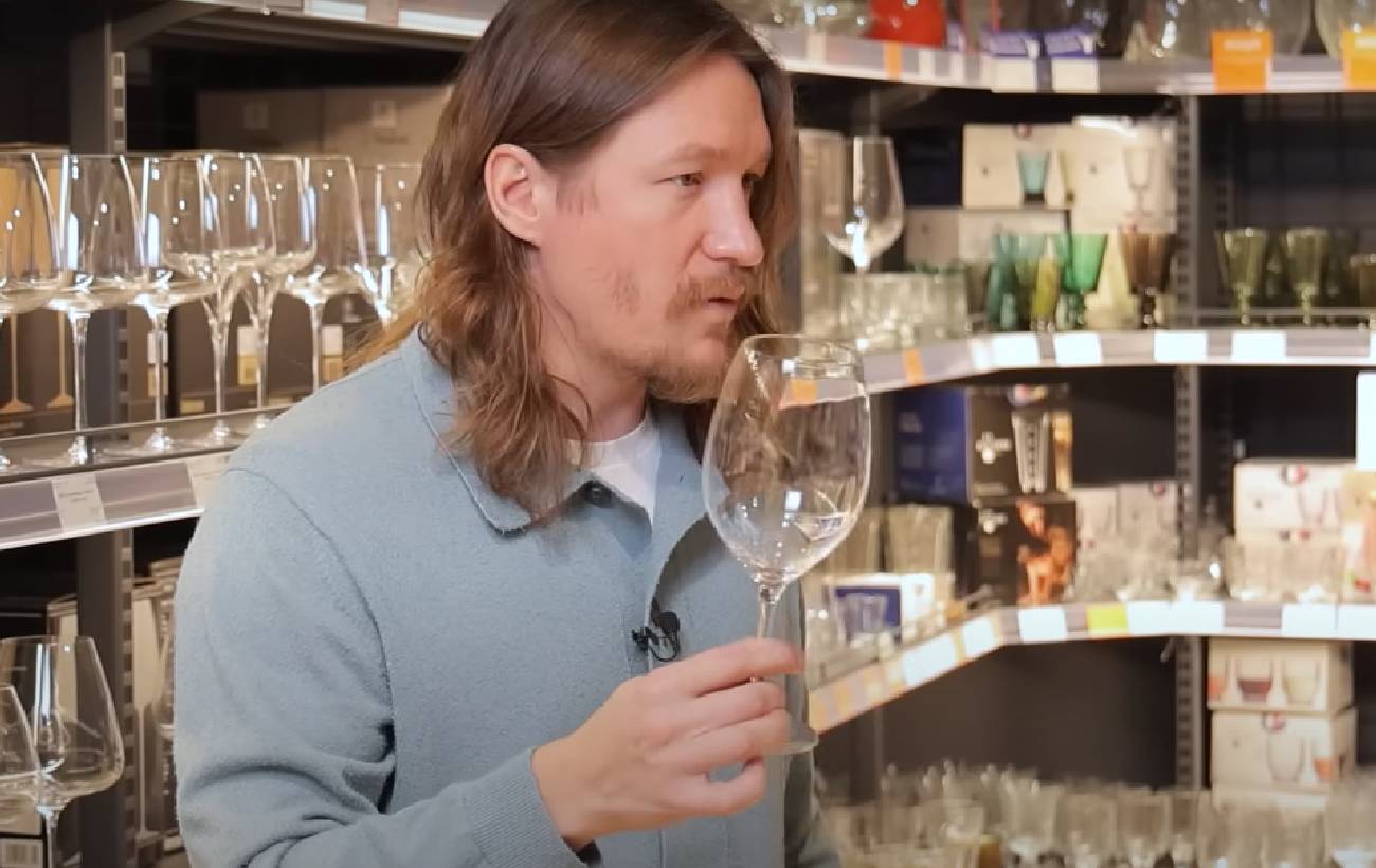 Как правильно держать бокал с вином, чтобы вкус был идеальным